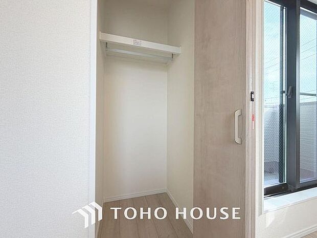 「収納完備」居室には収納スペースを完備し、自由度の高い家具の配置が叶うシンプルな空間です。（4号棟）