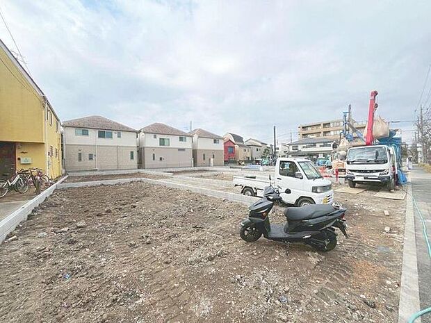 「2026年5月完成予定・全8棟」物件の陽当りや通風・仕様設備やお部屋の大きさの比較、近隣・周辺環境や街並みなど、資料には掲載していない情報が現地にはたくさんあります。　