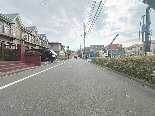 「現況」街並みや周辺の環境に呼応しながら、美しく、そして毎日の暮らしを考慮した機能性の高い住まい。