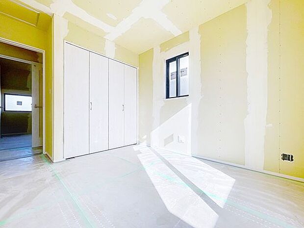 一日の疲れを癒やしてくれる主寝室。時を忘れて過ごす場所として過ごせるお部屋。（造作中）