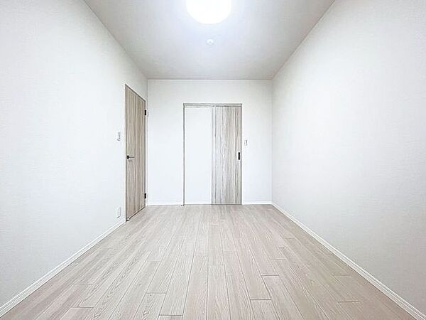 「居室」お子様の成長に合わせて机やベットを自由にレイアウトできるようにと、小さな自立心を育むお部屋作りを見越してご覧下さい。