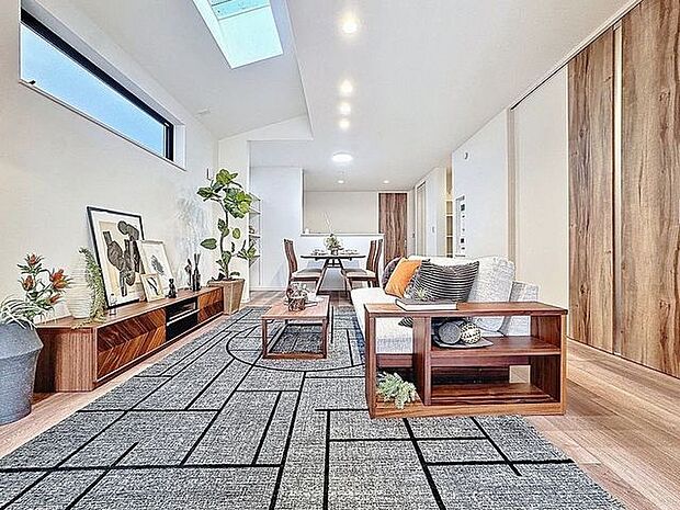 「ナチュラルテイスト×ダウンライト」天井に埋込タイプのダウンライトは、室内を広く感じさせ、お部屋を柔らかく照らし、上品な雰囲気を造ります。