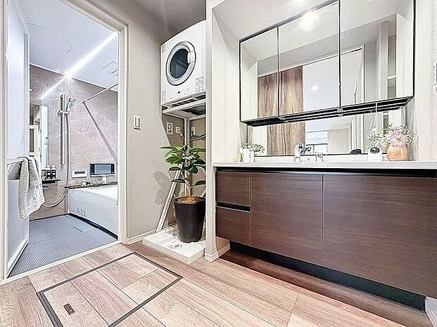 「衣類乾燥機付き」天候に左右されず短時間乾燥、除湿・防臭機能で清潔維持、時短家事を実現する設備家事楽を実現。