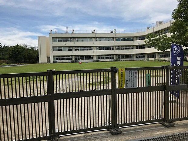 浦安市立浦安小学校　 950m