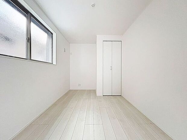 「居室」お子様の成長に合わせて机やベットを自由にレイアウトできるようにと、小さな自立心を育むお部屋作りを見越してご覧下さい。