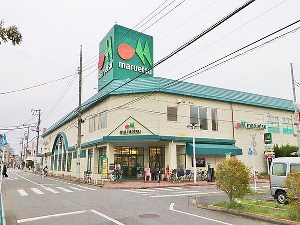 徒歩9分。マルエツ西新井店まで約383m。 650m