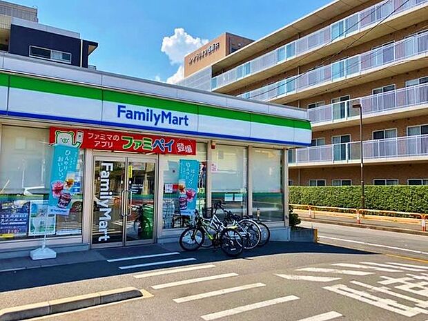 徒歩9分。ファミリーマート 西新井三丁目店まで約404m。 650m