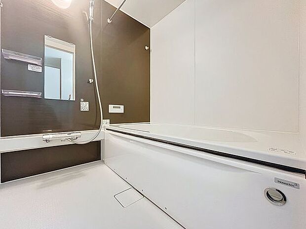 「快適バスルーム」癒しの空間バスルームです。天気に左右されずに洗濯物を乾かせる、浴室乾燥機&オートバス機能付きです。