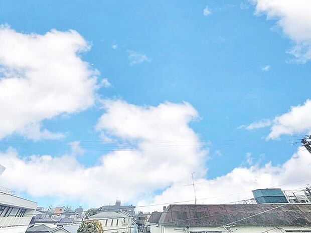 「眺望」穏やかな街並みを一望しながら、爽やかな風と柔らかく降り注ぐ陽光を感じて頂けます。