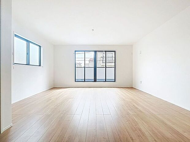 「リビングダイニング」家族の暮らしに思いを馳せて、日常のワンシーンを表現した空間。シンプルな機能美とスマートな空間美。家族みんなが自然体で過ごせる心地良さ生み出しています。