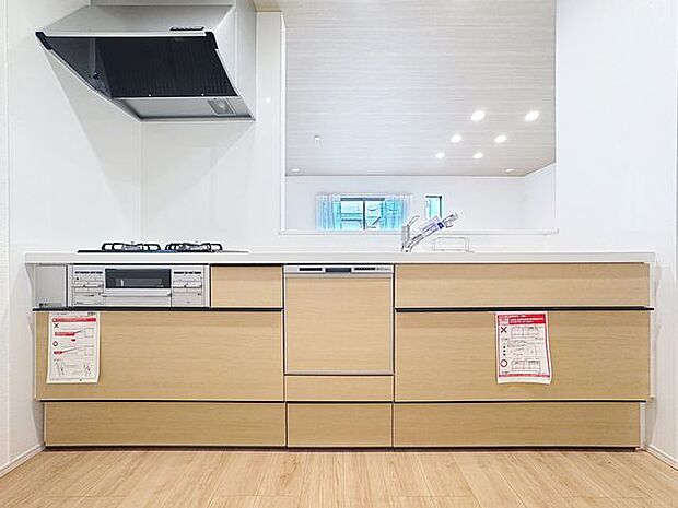 「家事時短の叶うキッチン◎」効率よくお料理ができる3口コンロ・食洗機・出し入れしやすいスライド収納を完備したシステムキッチン。確かな機能性を実感頂けます。