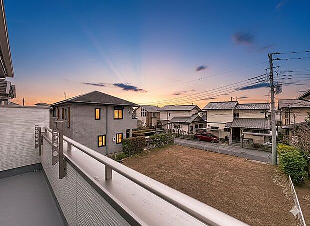 「眺望」心地よい風を感じながら、青空を眺め一息つくことのできる住空間です。