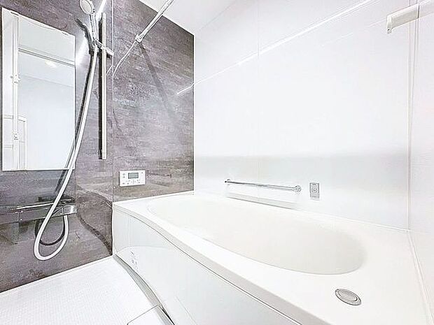 「一日の疲れをリフレッシュ。快適バスルーム。」癒しの空間バスルームです。天気に左右されずに洗濯物を乾かせる、浴室乾燥機・オートバス機能付きです。