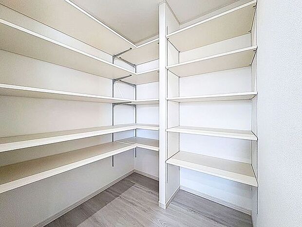「収納スペース」居室を最大限にお使い頂けるように収納スペースが豊富です。