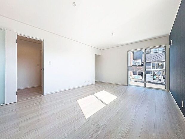 「彩りある新生活のスタート」観葉植物などをディスプレイしたり、自分好みの空間を作り上げることでより楽しい新生活がスタートできそうですね。