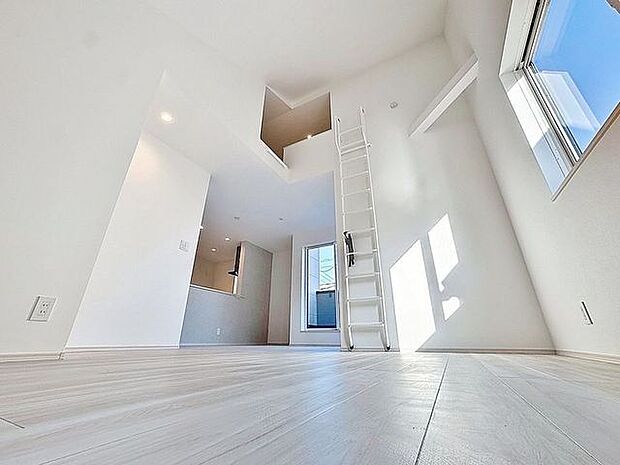 「ホワイトクロス×メイプルカラーのフローリング」は、シンプルで幅広いインテリアにマッチします。