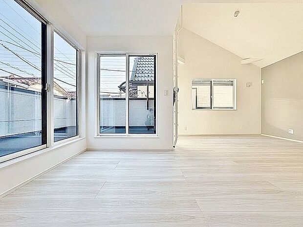 「お好みのインテリアで自分好みの空間へ」インテリアやファブリックで、お好みのテイストを取り入れて頂けます。自分好みの空間を作り上げることで楽しい新生活の始まりです。