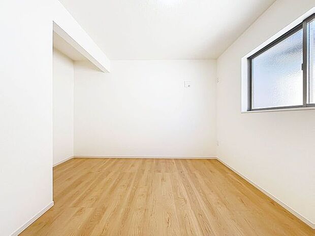 「居室」お子様の成長に合わせて机やベットを自由にレイアウトできるようにと、小さな自立心を育むお部屋作りを見越してご覧下さい。