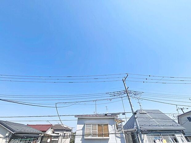 「眺望」穏やかな街並みを一望しながら、爽やかな風と柔らかく降り注ぐ陽光を感じて頂けます。