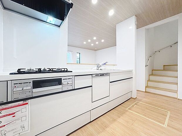 「壁付けキッチン仕様」リビングのスペースを広く取れる壁付けキッチン。家事の動線を考え、動きやすく、使いやすい空間造りができます。