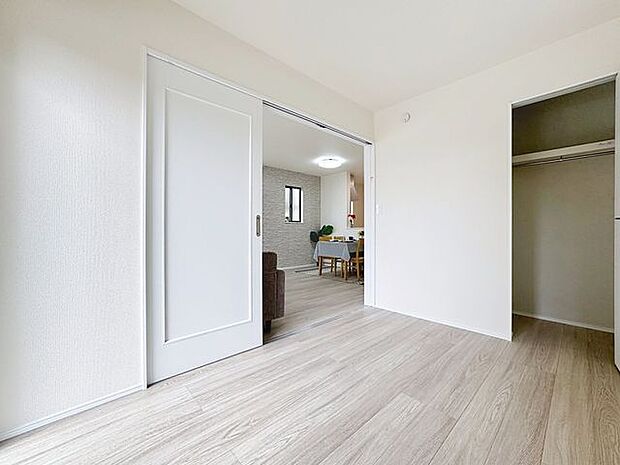 「居室」心と体をゆったりと安らげる主寝室。寝室のゆとりが大きい分だけ、暮らしの安らぎは深まります。