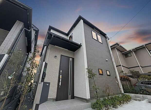 「～2階建て4LDK～」生活を彩る設備、豊富な収納、楽々の家事動線が揃う邸宅。快適な住まいで《ワンランク上》の生活が送れます。