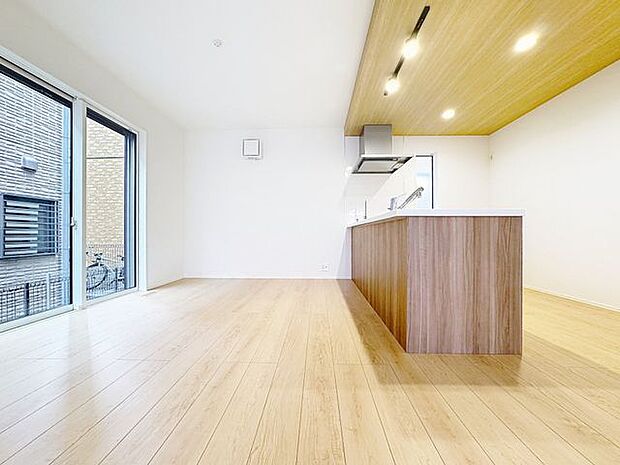 「憩いの場18.8帖リビング」くつろぎを愉しむリビングルームは憩いの場となります。リビングとダイニングの空間機能を活かし、巧みに使い分ける発想が、ライフスタイルに新しいゆとりをもたらします。