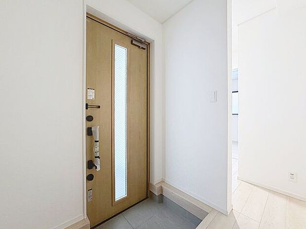 「玄関」家の中でお客様を迎える最初の場所である玄関。豊富な玄関収納で、常に綺麗に保つことが出来ます。