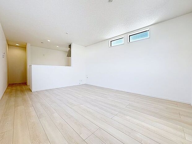 「寛ぎの空間・15帖リビング」毎日過ごす場所だからこそ、飽きのこないデザインが大事。本当に欲しい「寛げる空間」を実感して頂けます。