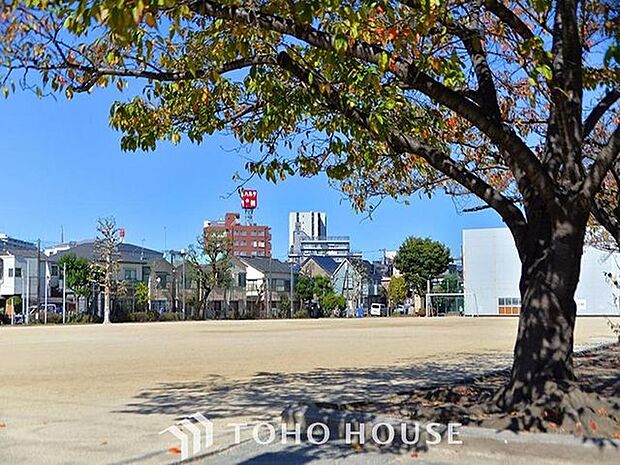 徒歩7分。足立区立千住スポーツ公園 510m