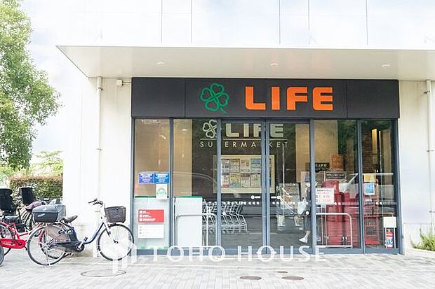 徒歩12分。ライフポンテポルタ千住店 890m