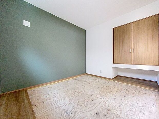 「リビング横・和室」リビングに隣接する和室。お子さまの遊び場や家事スペース、気軽に横になれる休憩スペースなど多目的に活躍します。