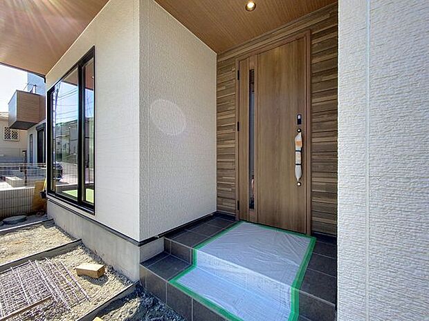 「防犯・ダブルロック玄関ドア」