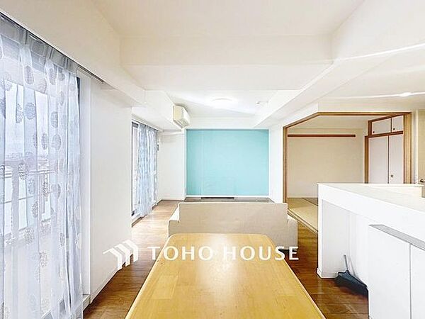 「開放感に満たされる。家族の和み空間」大切なご家族が集まるリビング。家族だんらんの時間が自然と増えそうなこだわりの空間です。