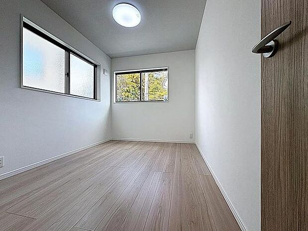 「フレキシブルに使えます」書斎としても、趣味やくつろぎのスペースとしてお使いいただけます。家族と一緒に楽しい時間を過ごす中にも、一人でくつろげる時間と場所は特別なものになります。