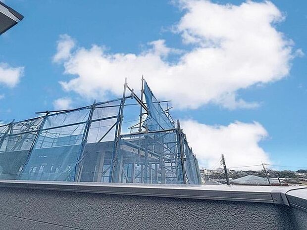 「穏やかな街並みの眺望」穏やかな街並みを一望しながら、爽やかな風と柔らかく降り注ぐ陽光を感じて頂けます。心地良い開放感が暮らしにゆとりと充足感をもたらします。