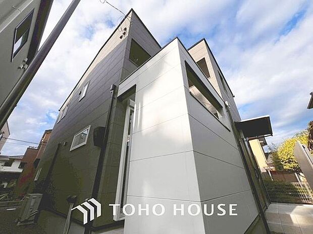 「外観」今日も、明日も、この街で、きっと誰かがしあわせになる物語が描かれていくはずです。爽快な風も毎日やさしく頬をなででくれます。