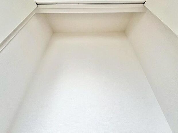 「収納豊富。」収納の多さも魅力です。使い勝手の良い収納を豊富に設置しております。居住スペースを充分に確保することができる為、ゆとりある室内で、ゆっくりとご寛ぎいただけます。