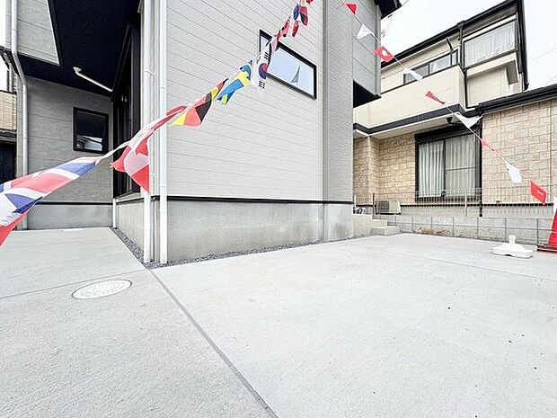 「カースペース2台」2台分の駐車スペースがあるので、お子様の自転車やバイク置き場にするスペースとしてもご利用いただけます。