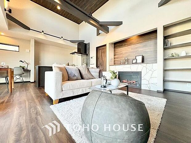 「約23帖の大空間です。」忙しい朝でも、しっかり家族が揃って食事をして頂けるゆとりある大きさのダイニングスペース。手料理をテーブルで囲む素敵な時間を存分に愉しんで下さい。