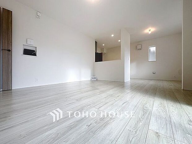 「開放感に満たされる。家族の和み空間」大切なご家族が集まるリビング。家族だんらんの時間が自然と増えそうなこだわりの空間です。