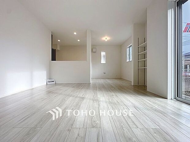 「団欒の場」忙しい朝でも、しっかり家族が揃って食事をして頂けるゆとりある大きさのダイニングスペース。手料理をテーブルで囲む素敵な時間を存分に愉しんで下さい。