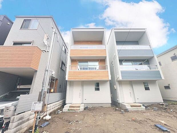 「2階建て3LDK。」住まい探しは街探し。みんなが街探しのポイントにしているのは何。 第1位は過半数が支持した納得の 「交通の利便性」。続いて3割以上の人が「住環境」と「公園、緑地の充実」です。