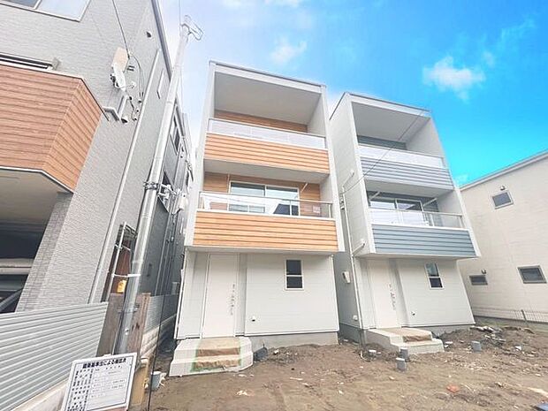 「現況」街並みや周辺の環境に呼応しながら、美しく、そして毎日の暮らしを考慮した機能性の高い住まい。