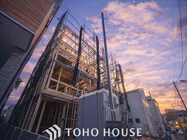 「現況」忙しく過ぎゆく日常を置き去るほど、ゆったりした時間が流れる住環境です。「快適」は「家」と「街」と「環境」が調和した時に訪れるのだと改めて感じさせてくれます。