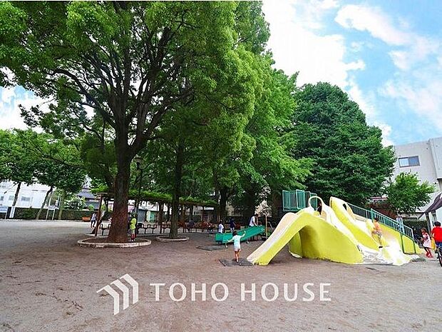 西小岩公園まで約140m。