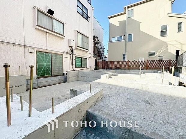 「現況」忙しく過ぎゆく日常を置き去るほど、ゆったりした時間が流れる住環境です。「快適」は「家」と「街」と「環境」が調和した時に訪れるのだと改めて感じさせてくれます。