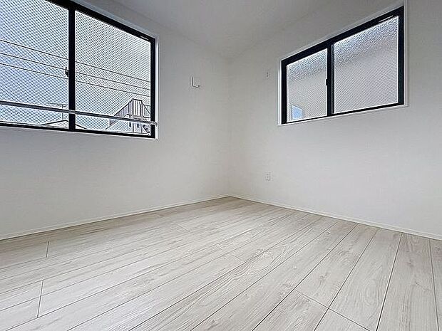 「二面採光・通風良好◎」居室に窓が2ヶ所あるので、明るさの確保と、風の通り道ができることで換気のしやすいお家になっています。
