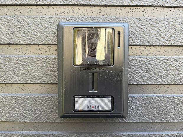 「モニター付きインターホン」「見える安心」をカタチにしました。誰が来てもわかる様にモニター付きインターホンを設置。快適と安らぎを合わせた優しい設計。