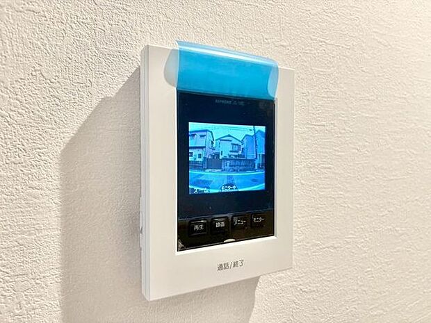 「見える安心」をカタチにしました。誰が来てもわかる様にモニター付きインターホンを設置。家事導線を考慮した個所に設置し、防犯性と利便性に優れ快適と安らぎを合わせた優しい設計。